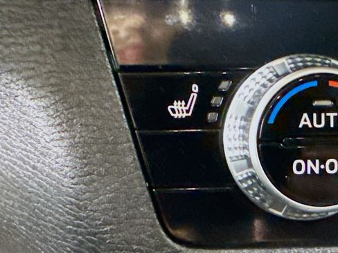 Used 2025 Mitsubishi Outlander SE image 22