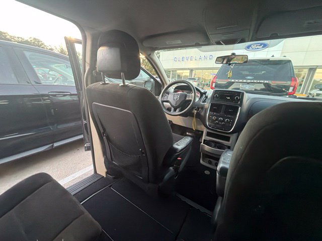 Used 2011 Dodge Grand Caravan Express FWD image 34
