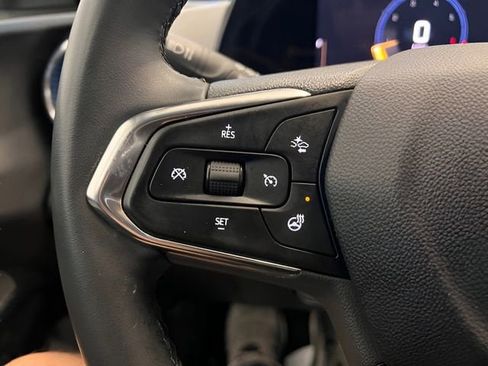Used 2025 Chevrolet Trax LT w/ LT Convenience Package FWD image 18