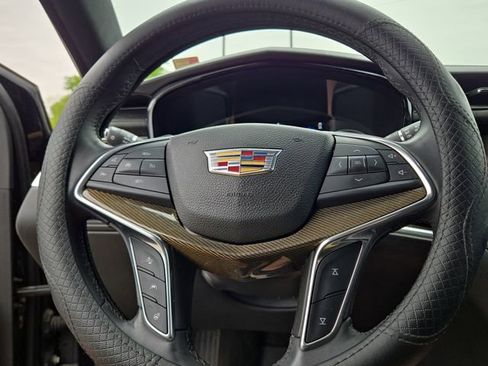 Used 2017 Cadillac XT5 Platinum AWD/4WD image 18