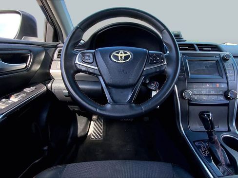 Used 2017 Toyota Camry SE FWD image 6