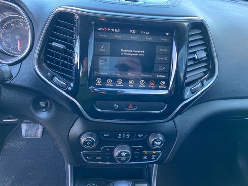 Used 2020 Jeep Cherokee Limited image 11