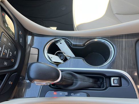 Used 2019 Buick Envision Essence FWD image 17
