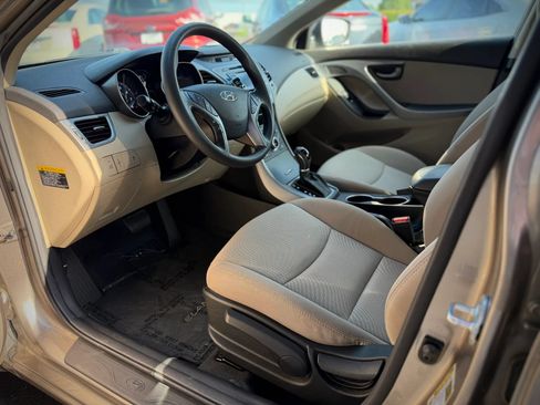 Used 2014 Hyundai Elantra SE w/ Option Group 02 FWD image 6