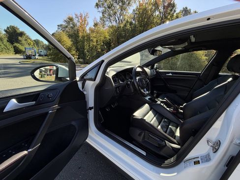 Used 2017 Volkswagen GTI SE image 12