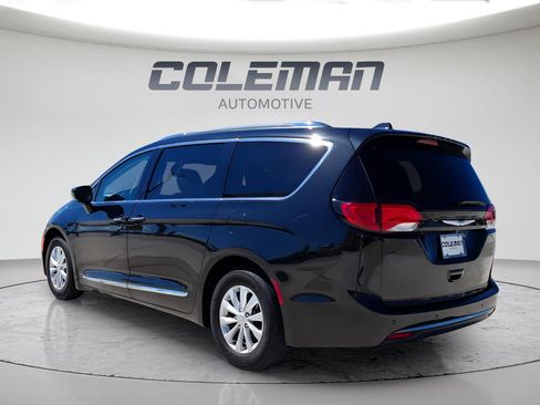 Used 2019 Chrysler Pacifica Touring-L FWD image 3