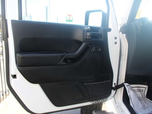 Used 2017 Jeep Wrangler Unlimited Sahara image 15