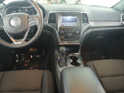 Used 2019 Jeep Grand Cherokee Laredo image 20