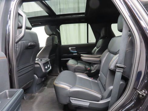 Used 2025 Ford Expedition Tremor AWD/4WD image 13