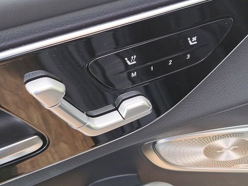 Used 2025 Mercedes-Benz GLC 350e GLC 350e image 21