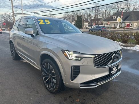 Used 2025 Volvo XC90 B5 Plus image 6