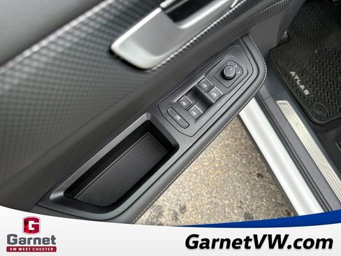 Used 2024 Volkswagen Atlas Cross Sport SEL R-Line image 12