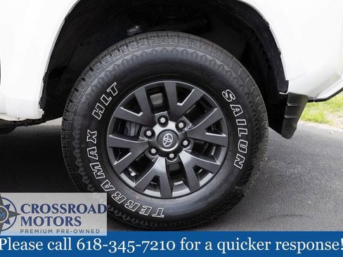Used 2022 Toyota Tacoma SR5 AWD/4WD image 14
