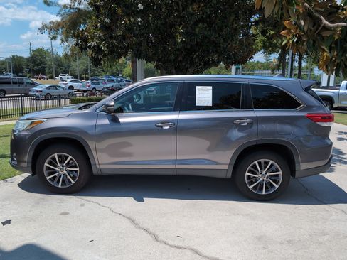 Used 2019 Toyota Highlander XLE FWD image 7