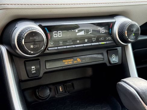 Used 2020 Toyota RAV4 XLE Premium FWD image 26