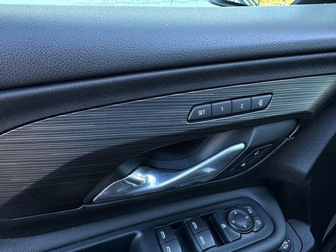 Used 2022 GMC Terrain SLT image 15