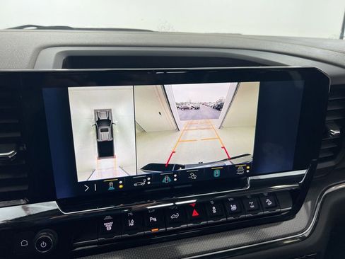 Used 2024 Chevrolet Silverado 2500 ZR2 w/ Technology Package image 13