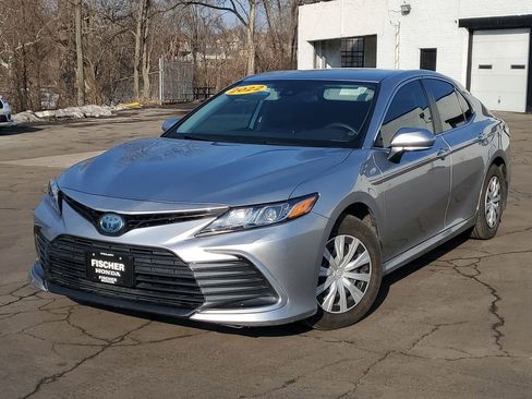 Used 2022 Toyota Camry LE image 1