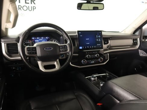 Used 2024 Ford Expedition Max XLT image 2