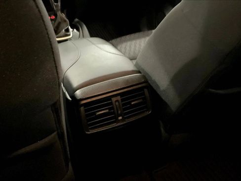 Used 2019 Nissan Rogue SV image 10