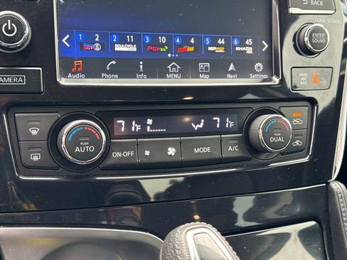 Used 2016 Nissan Maxima SR image 21