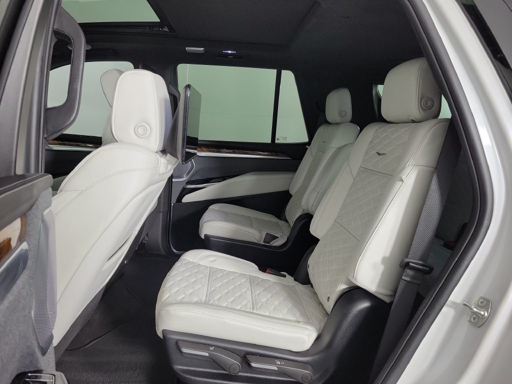 Used 2025 Cadillac Escalade Sport Platinum w/ LPO, ONYX Package AWD/4WD image 13