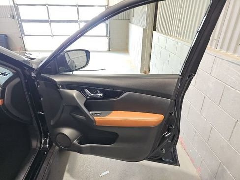 Used 2018 Nissan Rogue SL w/ Premium Package AWD/4WD image 29