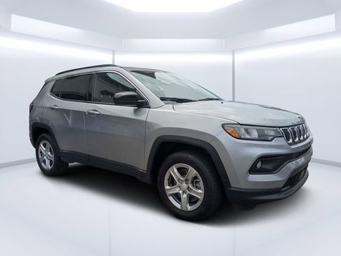 Used 2024 Jeep Compass Latitude AWD/4WD image 2
