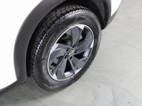 Certified 2025 Nissan Rogue SV image 9