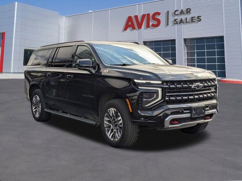 Used 2025 Chevrolet Suburban Z71 image 9