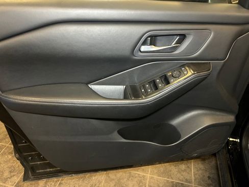 Used 2025 Nissan Rogue SV AWD/4WD image 22