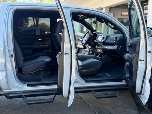 Used 2021 Toyota Tacoma TRD Off-Road w/ Technology Package AWD/4WD image 47