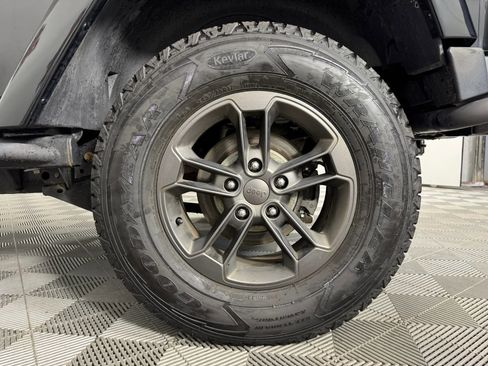 Used 2018 Jeep Wrangler Unlimited Sport image 38