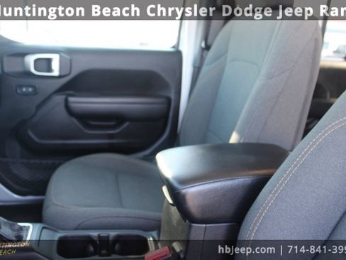 Used 2024 Jeep Wrangler Unlimited image 36