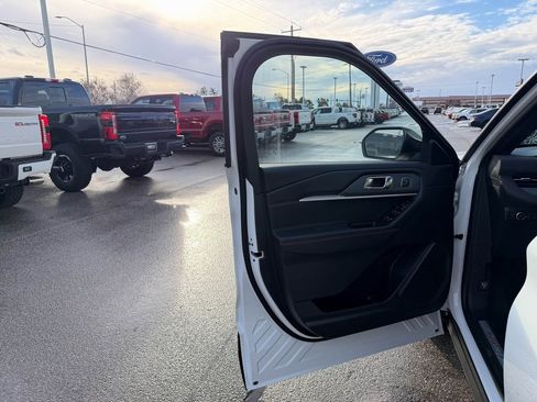 Used 2021 Ford F350 Lariat w/ Chrome Package image 11