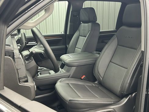 Used 2025 GMC Sierra 3500 Denali image 34