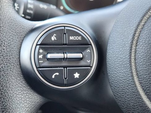 Certified 2025 Kia Soul LX w/ LX Technology Package FWD image 27
