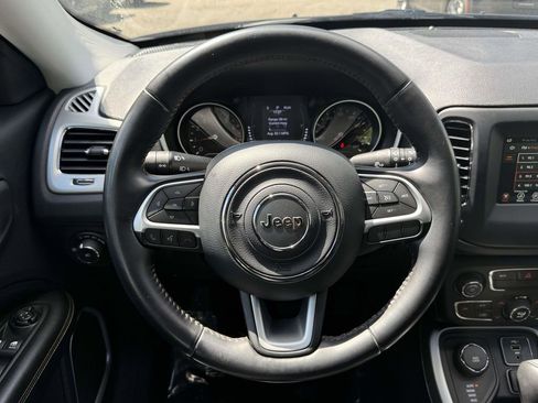 Used 2019 Jeep Compass Latitude AWD/4WD image 18