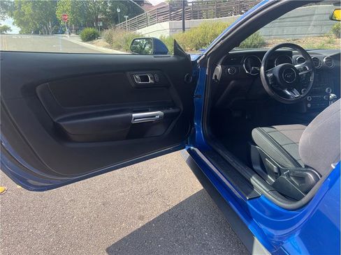 Used 2017 Ford Mustang Coupe RWD image 10