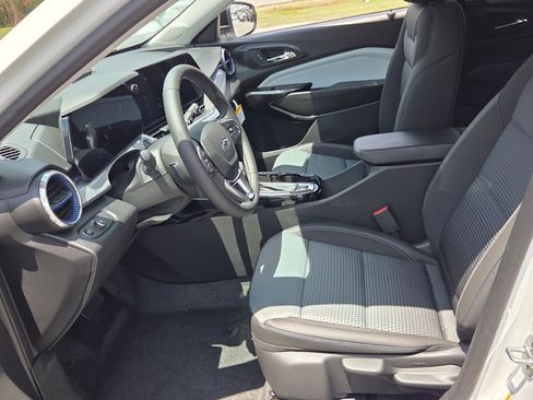New 2026 Chevrolet Trax LT w/ Driver Confidence Package FWD image 3