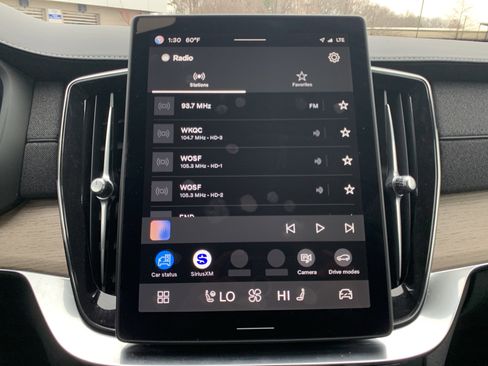 Used 2025 Volvo XC90 B6 Plus image 23