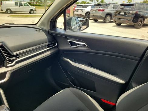 Used 2024 Kia Sportage LX FWD image 10