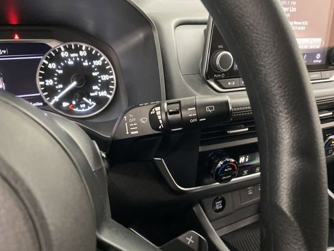 Used 2024 Nissan Rogue SV image 22