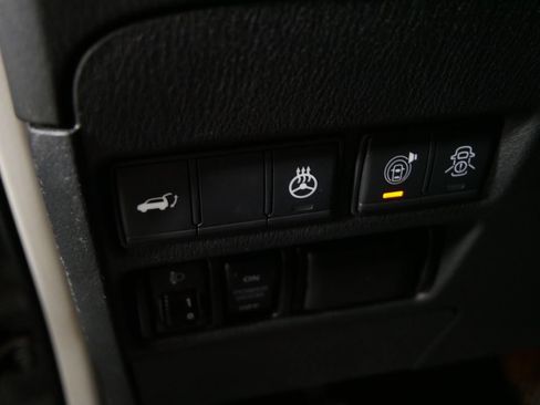 Used 2019 Nissan Armada Platinum w/ Captain's Chairs Package AWD/4WD image 15