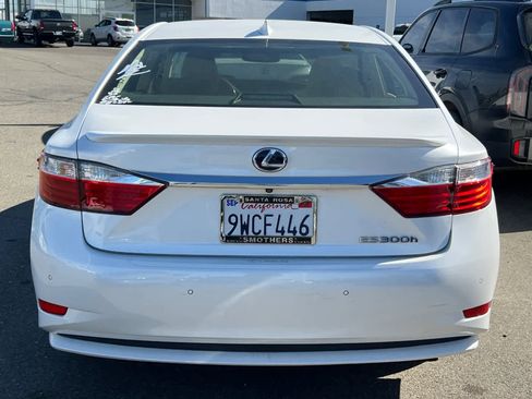 Used 2015 Lexus ES 300h w/ Navigation System Package image 5