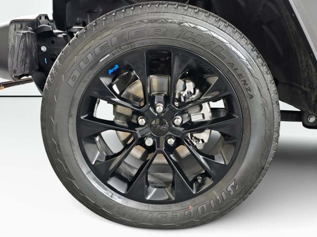 Used 2023 Jeep Wrangler Unlimited Sahara AWD/4WD image 11