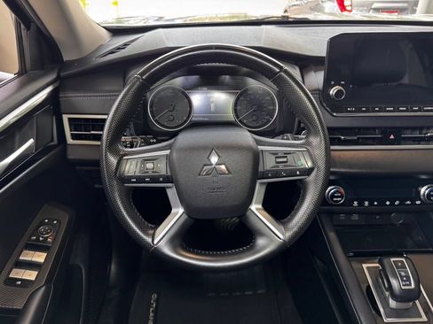 Used 2024 Mitsubishi Outlander SE AWD/4WD image 15