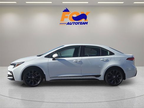 New 2026 Toyota Corolla SE image 2