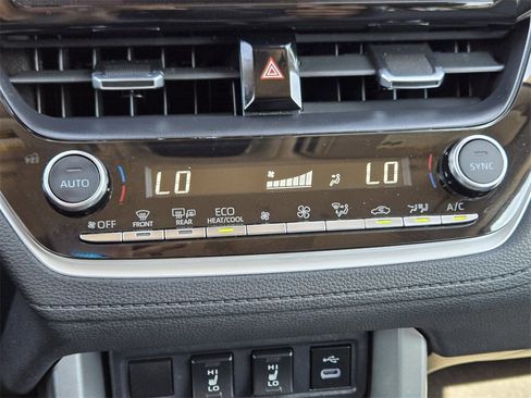 Used 2024 Toyota Corolla Cross XLE image 22