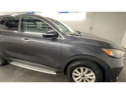 Used 2019 Kia Sorento LX image 2